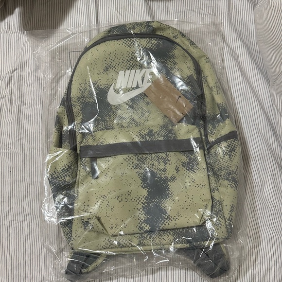 Nike Backpack - Picture 1 of 2